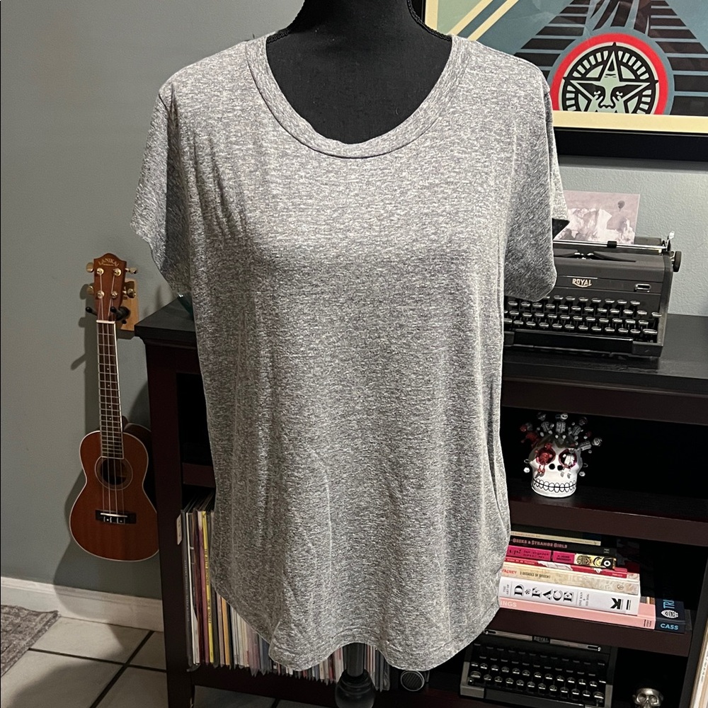 Rivet and thread, Madewell, short sleeve gray T-shirt, perfect condition size M